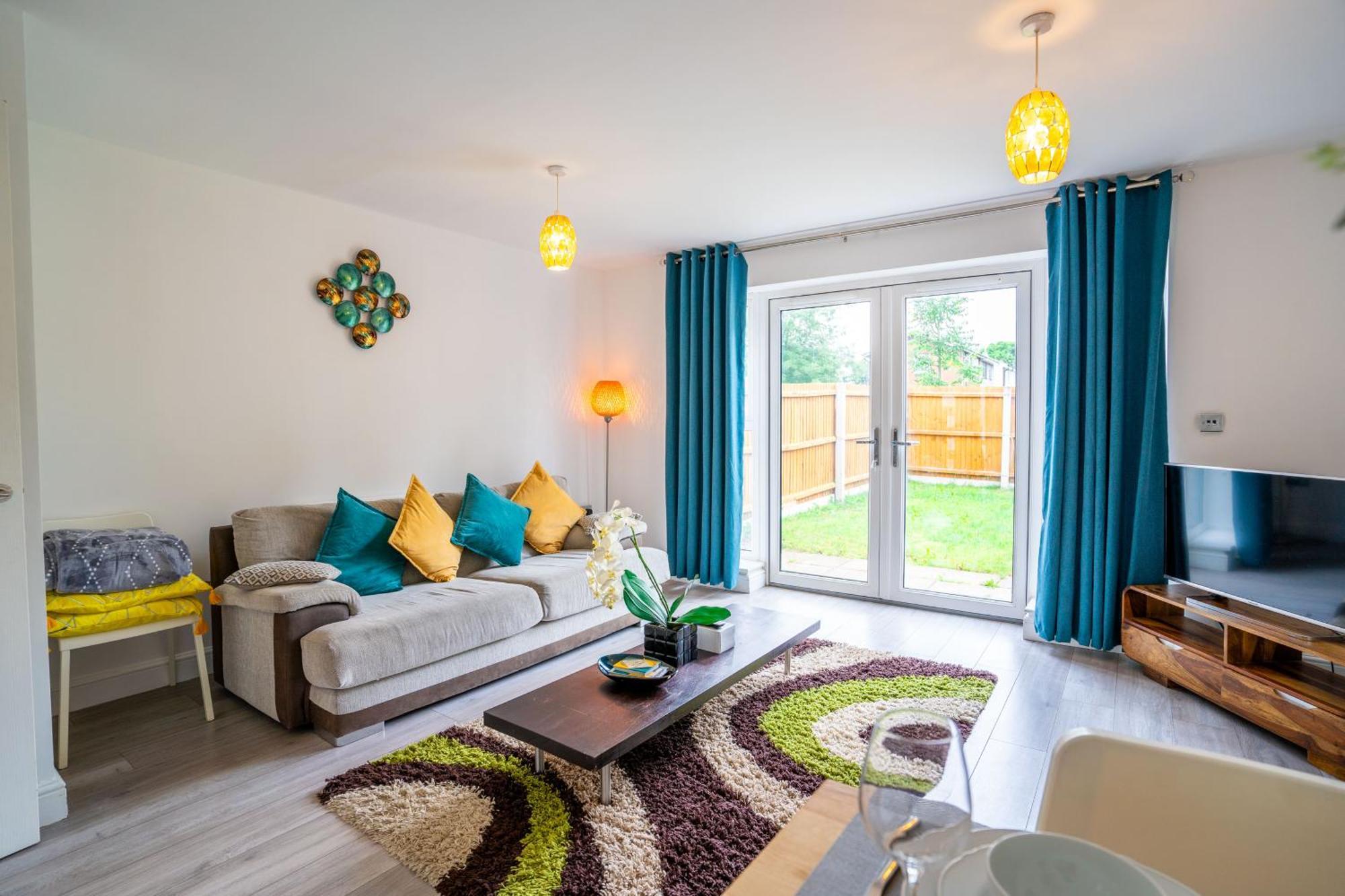 Mulberry Garden Villa โคเวนทรี ภายนอก รูปภาพ